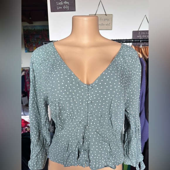 Abercrombie & Fitch Tops - Abercrombie & Fitch Green V-Neck Long Sleeve Blouse